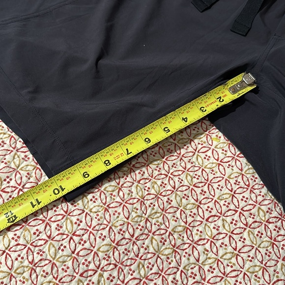 Lululemon black men’s shorts - Picture 6 of 8